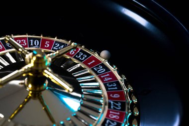  Casino arka plan, rulet tekerleği hareket oyun masada poker fişleri,