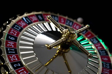  Casino arka plan, rulet tekerleği hareket oyun masada poker fişleri,