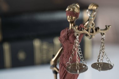 boş denge holding kör Themis heykeli ölçekler, mitolojik Yunan tanrıçası, adalet sembolü