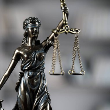 boş denge holding kör Themis heykeli ölçekler, mitolojik Yunan tanrıçası, adalet sembolü