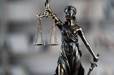 boş denge holding kör Themis heykeli ölçekler, mitolojik Yunan tanrıçası, adalet sembolü