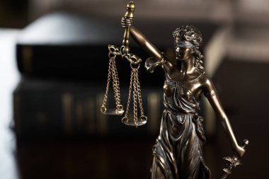 boş denge holding kör Themis heykeli ölçekler, mitolojik Yunan tanrıçası, adalet sembolü