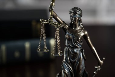 boş denge holding kör Themis heykeli ölçekler, mitolojik Yunan tanrıçası, adalet sembolü