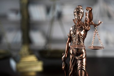 boş denge holding kör Themis heykeli ölçekler, mitolojik Yunan tanrıçası, adalet sembolü
