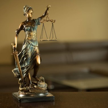 boş denge holding kör Themis heykeli ölçekler, mitolojik Yunan tanrıçası, adalet sembolü