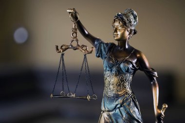 boş denge holding kör Themis heykeli ölçekler, mitolojik Yunan tanrıçası, adalet sembolü