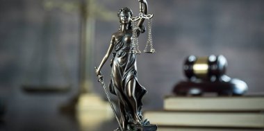 boş denge holding kör Themis heykeli ölçekler, mitolojik Yunan tanrıçası, adalet sembolü