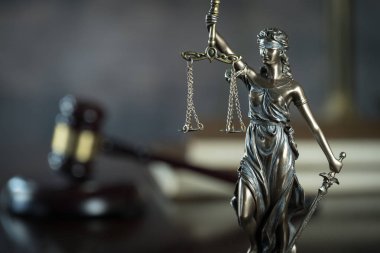 boş denge holding kör Themis heykeli ölçekler, mitolojik Yunan tanrıçası, adalet sembolü