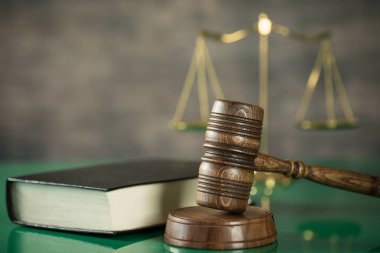 tahta tokmak ve kitap, adalet ve hukuk kavramı 