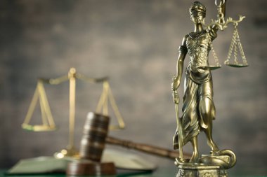 boş denge holding kör Themis heykeli ölçekler, mitolojik Yunan tanrıçası, adalet sembolü