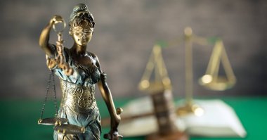 boş denge holding kör Themis heykeli ölçekler, mitolojik Yunan tanrıçası, adalet sembolü