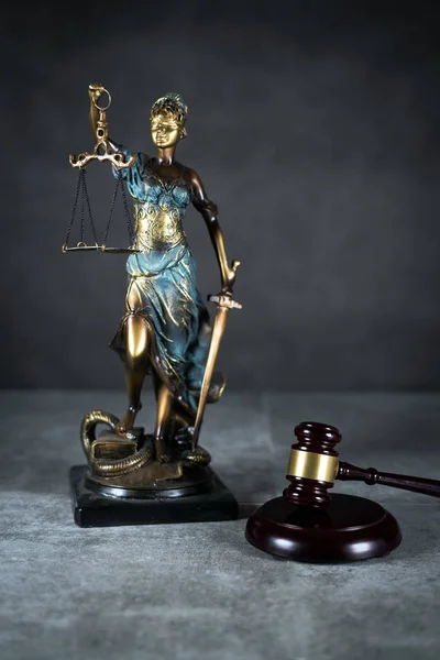Wooden Gavel Themis Scales Justice — Stock Photo, Image