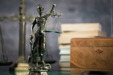 boş denge holding kör Themis heykeli ölçekler, mitolojik Yunan tanrıçası, adalet sembolü