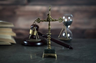  Avukatlar adaletin terazisi ile oda ofis