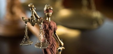 boş denge holding kör Themis heykeli ölçekler, mitolojik Yunan tanrıçası, adalet sembolü