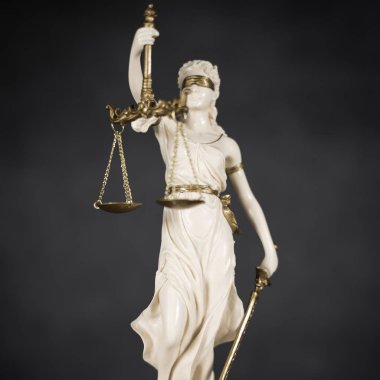 boş denge holding kör Themis heykeli ölçekler, mitolojik Yunan tanrıçası, adalet sembolü