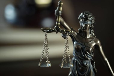 boş denge holding kör Themis heykeli ölçekler, mitolojik Yunan tanrıçası, adalet sembolü