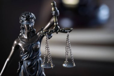 boş denge holding kör Themis heykeli ölçekler, mitolojik Yunan tanrıçası, adalet sembolü