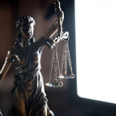 boş denge holding kör Themis heykeli ölçekler, mitolojik Yunan tanrıçası, adalet sembolü