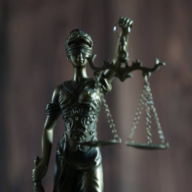 boş denge holding kör Themis heykeli ölçekler, mitolojik Yunan tanrıçası, adalet sembolü