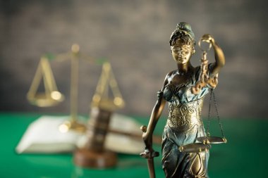 boş denge holding kör Themis heykeli ölçekler, mitolojik Yunan tanrıçası, adalet sembolü