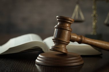 tahta tokmak ve kitap, adalet ve hukuk kavramı 