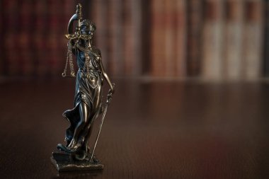 boş denge holding kör Themis heykeli ölçekler, mitolojik Yunan tanrıçası, adalet sembolü