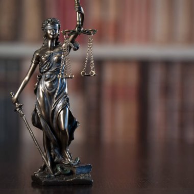 boş denge holding kör Themis heykeli ölçekler, mitolojik Yunan tanrıçası, adalet sembolü