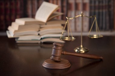  Avukatlar, adalet ve tahta tokmak pullarla oda ofis
