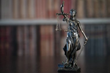 boş denge holding kör Themis heykeli ölçekler, mitolojik Yunan tanrıçası, adalet sembolü