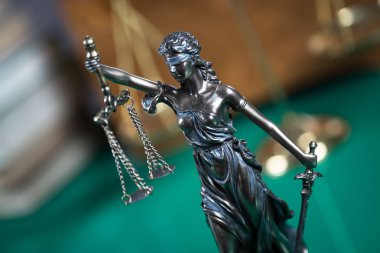 boş denge holding kör Themis heykeli ölçekler, mitolojik Yunan tanrıçası, adalet sembolü