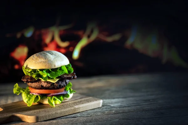 Fresh Tasty Cheeseburger Wooden Board Fast Food Concept — Stock Photo, Image