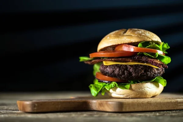 Fresh Tasty Cheeseburger Wooden Board Fast Food Concept — Stock Photo, Image