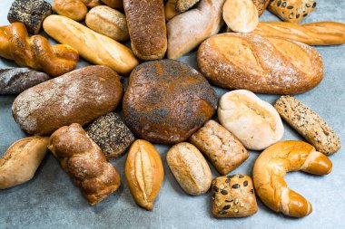 çeşitli taze ev yapımı ekmek ve hamur işleri