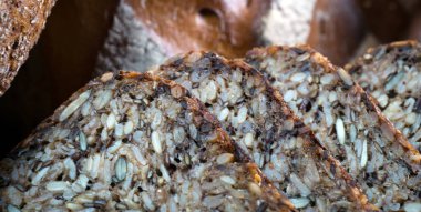 çeşitli taze ev yapımı ekmek ve hamur işleri