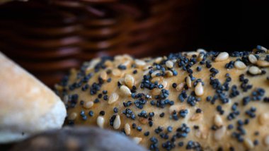 çeşitli taze ev yapımı ekmek ve hamur işleri