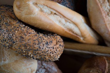 çeşitli taze ev yapımı ekmek ve hamur işleri