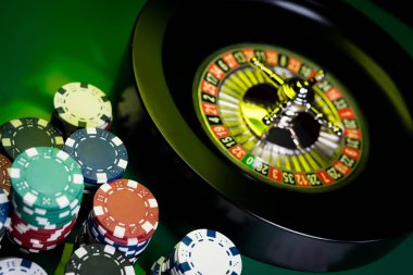  Casino arka plan, rulet tekerleği hareket oyun masada poker fişleri
