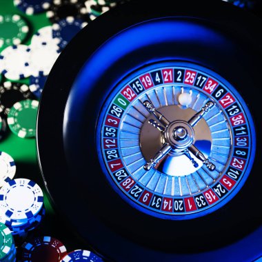  Casino arka plan, rulet tekerleği hareket oyun masada poker fişleri