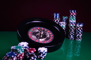  Casino arka plan, rulet tekerleği hareket oyun masada poker fişleri
