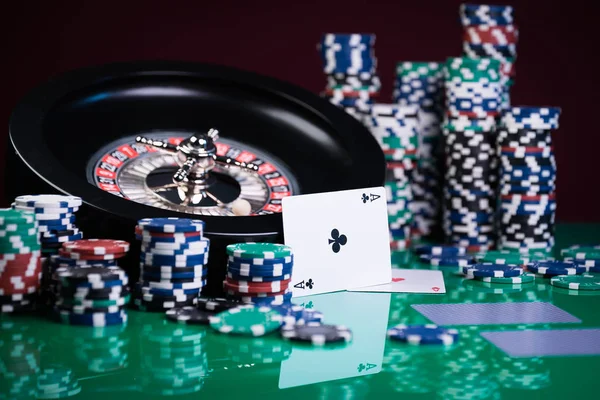 Fondo Del Casino Fichas Póquer Cartas Mesa Juego Ruleta Movimiento — Foto de Stock