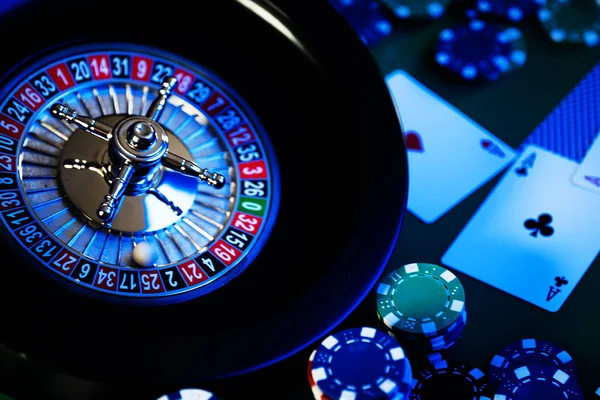 Fundo Casino Fichas Poker Cartas Mesa Jogos Roleta Roda Movimento — Fotografia de Stock