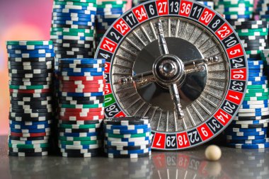  Casino arka plan, rulet tekerleği hareket oyun masada poker fişleri