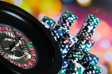  Casino arka plan, rulet tekerleği hareket oyun masada poker fişleri