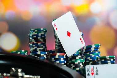 Renkli oyun poker yongaları yakın