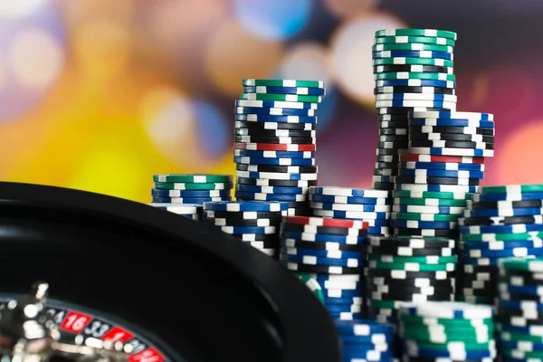 Casino Arka Plan Rulet Tekerleği Hareket Oyun Masada Poker Fişleri — Stok fotoğraf