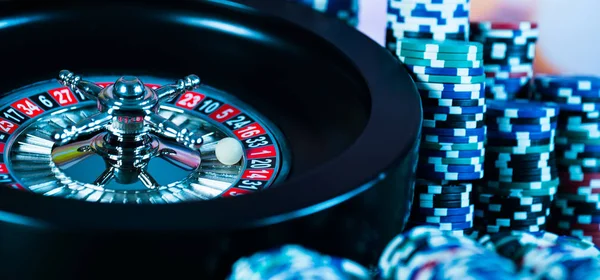  Casino arka plan, rulet tekerleği hareket oyun masada poker fişleri
