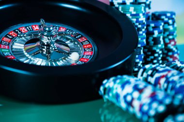  Casino arka plan, rulet tekerleği hareket oyun masada poker fişleri