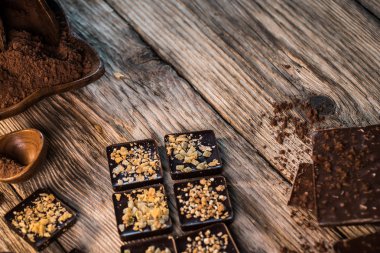 taze ev yapımı çikolatalı pralin çeşitli