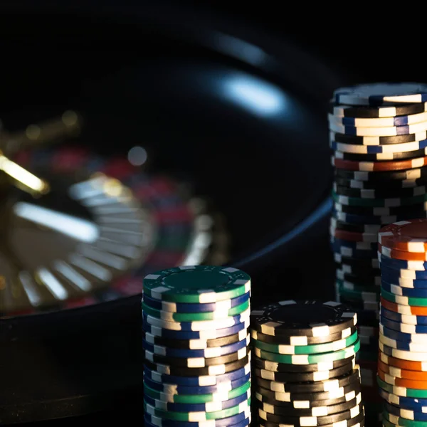 Casino Arka Plan Rulet Tekerleği Hareket Oyun Masada Poker Fişleri — Stok fotoğraf